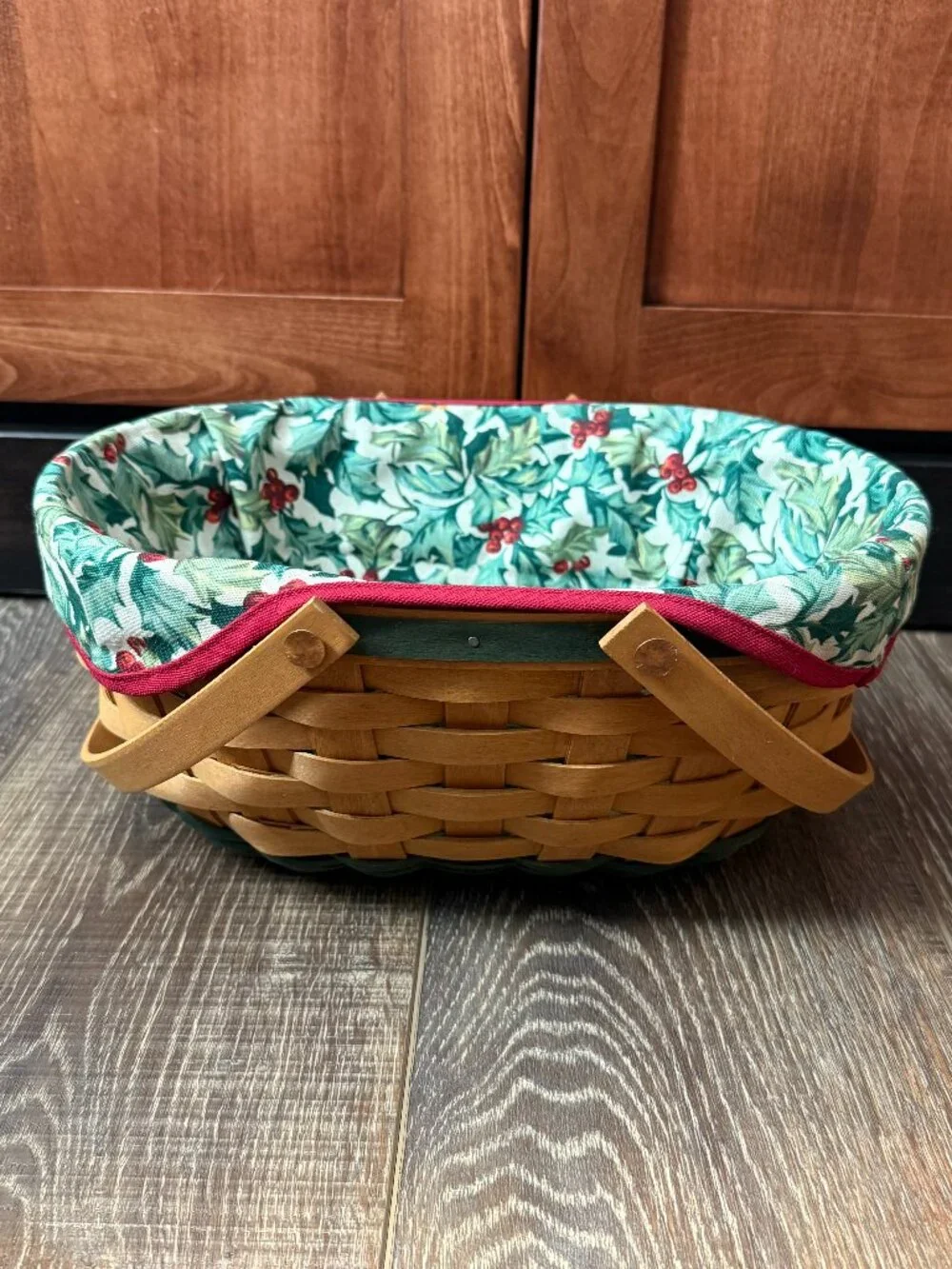 Longaberger-2004 Edition Christmas Collection Get Together Basket with Lid